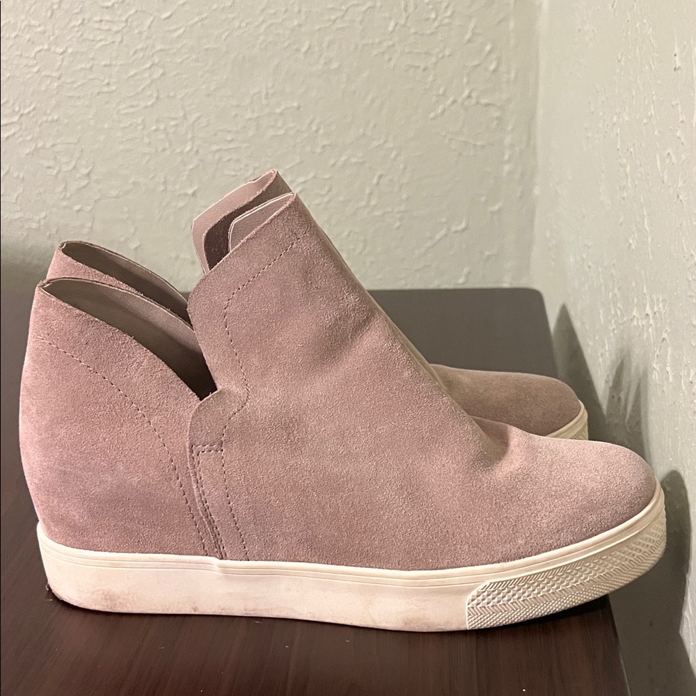 Steve Madden Women's Suede Wedge Sneaker Heels size 9